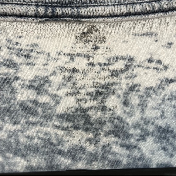 Jurassic World Women’s short sleeve shirt MEDIUM - Picture 3 of 4